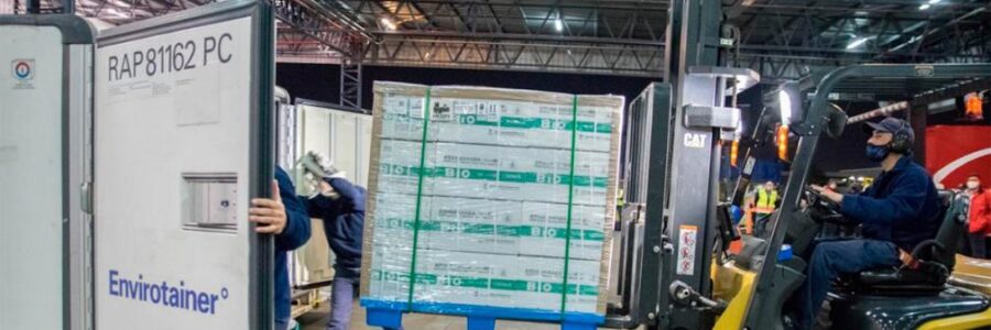 Llegó el primero de los 10 vuelos con vacunas Sinopharm: Trajo 768 mil dosis