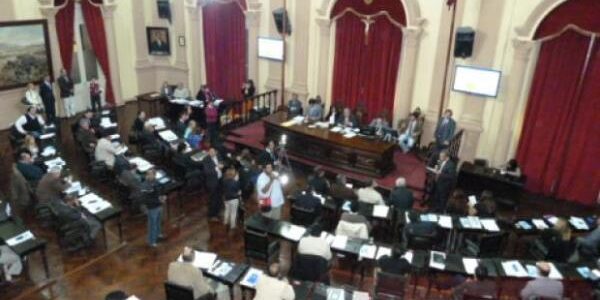 Senadores buscan declarar la emergencia del sector turístico