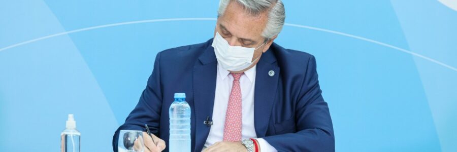 Alberto prepara un DNU para habilitar la llegada de la vacuna de Pfizer
