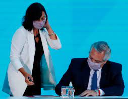 El Gobierno prepara un DNU para poder comprar vacunas de Pfizer: los detalles de la negociación