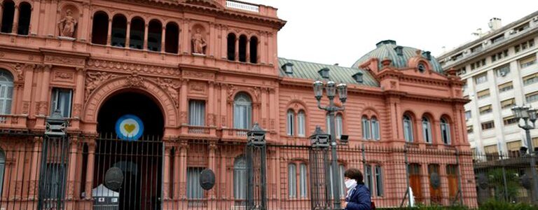 A partir de hoy los trabajadores de la administración pública vuelven a la presencialidad