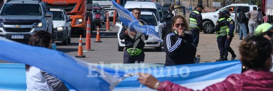 Docentes piden sumar un 25% al aumento del 36% de este año