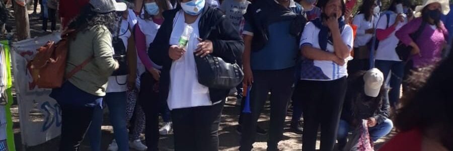 Docentes se manifestaron frente a Grand Bourg y forcejearon con la Policía