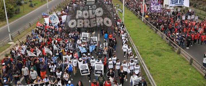 A días de las primarias, el Gobierno aumentará el gasto social en un 40% desde este mes