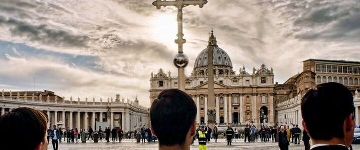 Un escándalo sexual golpea al Vaticano