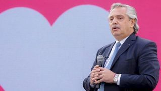 Alberto Fernández: “Macri me llamó, me dijo que le iban a poner el cepo al dólar y se fue a ver a Boca”