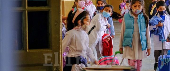 Chicos de escuelas públicas vuelven hoy, sin burbujas