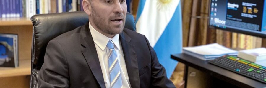 En medio de la crisis política, el Gobierno presentó el Presupuesto 2022