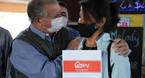 La Provincia entregó viviendas y escrituras en Metán