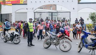 Manteros insisten con la vuelta a las peatonales