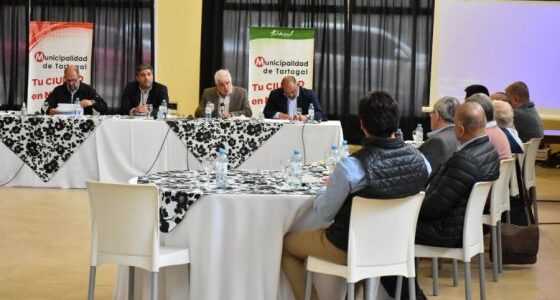 Presupuesto 2022 : El Gobierno unifica  criterios  con intendentes y legisladores