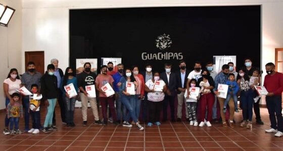 Entregan viviendas   y núcleos húmedos a familias de Guachipas