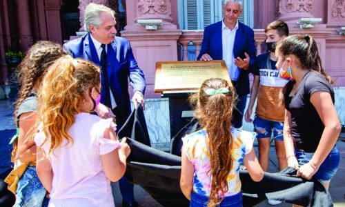 El presidente Fernández afirmó que se presentará para una reelección