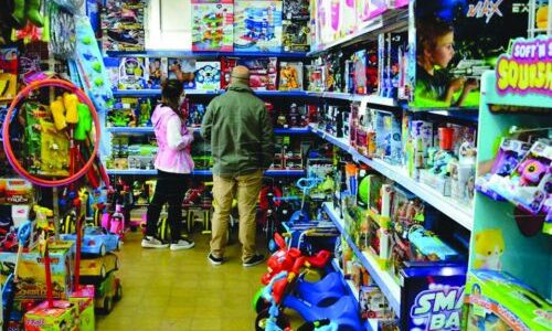 Las ventas minoristas en comercios crecieron 12,7% en lo que va del año 2021