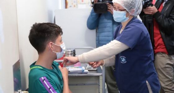 Desde el Gobierno provincial se promueve la vacunación de docentes y estudiantes