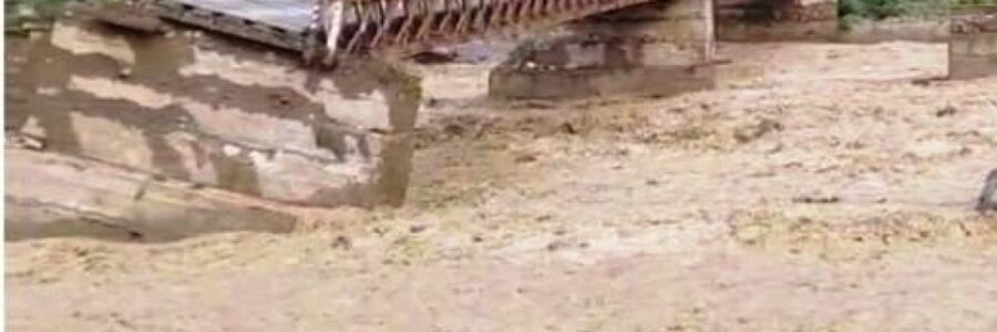 El Bermejo se llevó el puente de Los Toldos y el pueblo quedó nuevamente aislado