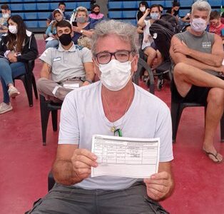 «Sin ir a Estados Unidos y gratis»: Ignacio Copani se vacunó con la Pfizer y aparecieron las críticas