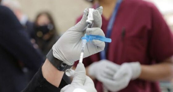 Casi 13 mil personas fueron vacunadas contra el coronavirus durante el fin de semana