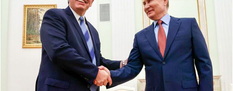 Un encuentro lleno de gestos amables y la pregunta que Alberto Fernández no se animó a hacerle a Vladimir Putin