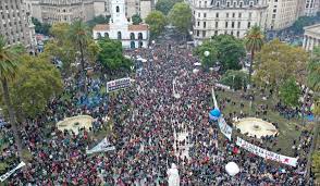 El ambiguo 1° de Mayo de Alberto Fernández: acto piquetero con apoyo crítico y la pasividad cómplice de la CGT