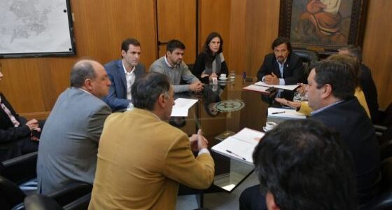 Sáenz pidió a legisladores nacionales plantear en el Congreso un sistema más justo de subsidios para el transporte