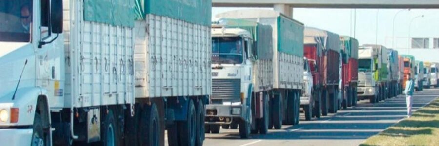 Transportistas tucumanos realizan un paro por tiempo indeterminado