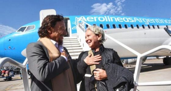 Sáenz recibió el primer vuelo desde San Pablo que posiciona a Salta como un centro de conexión aérea en el NOA