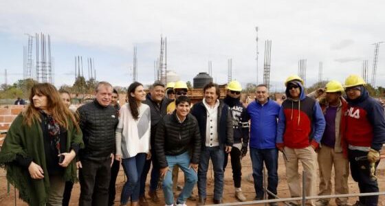 «Hace más de 12 años que no se entregan viviendas en Apolinario Saravia, hoy están en marcha 40”, dijo Sáenz