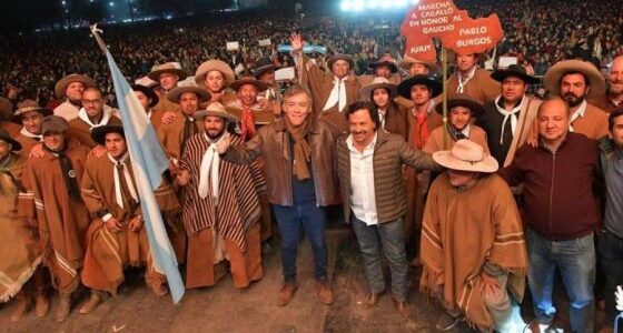 Orán recibió sus 228 años con un gran festival folclórico del que participó el gobernador Sáenz