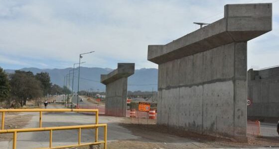 Hoy empezarán a izar las vigas en los puentes que conectarán las circunvalaciones