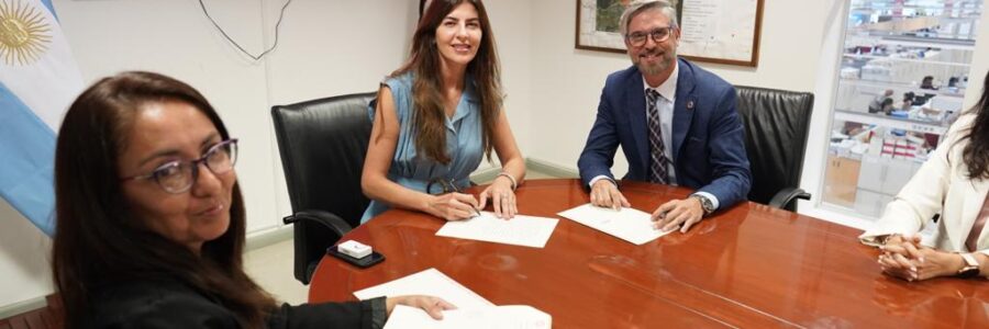 La Municipalidad firmó escrituras para vecinos de distintos barrios de la ciudad