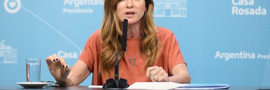 Tolosa Paz anunció la baja de 100 mil planes, «No somos el ministerio de los piqueteros»