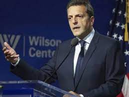 Massa regresa a la Argentina con u$s2.000 millones y la negociación con el FMI en marcha