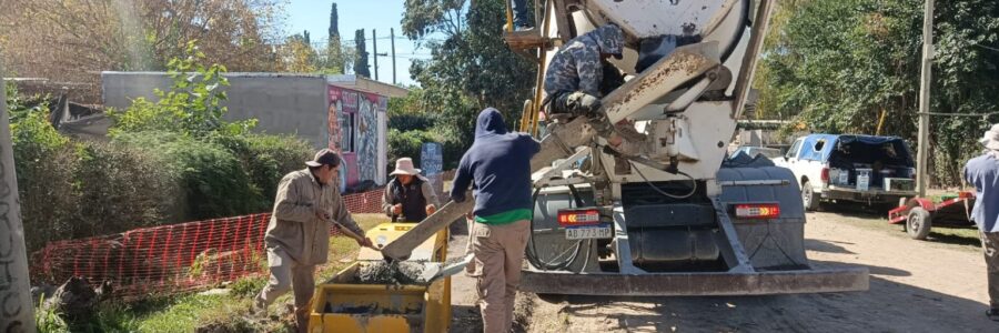 La Municipalidad ejecuta obras de cordón cuneta en diversos barrios de la ciudad
