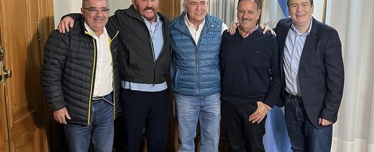 En Tucumán los gobernadores peronistas buscan influir en la estrategia electoral hacia las PASO, fortalecidos por la victoria de Jaldo y Manzur