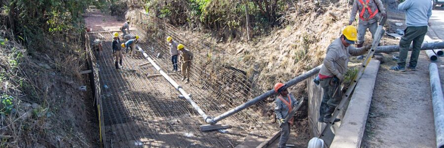 Las obras de encauzamiento del canal Tinkunaku en zona este muestran avances