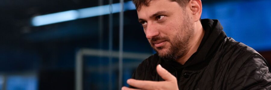 Juan Grabois cerrará hoy su campaña en el estadio Malvinas Argentinas