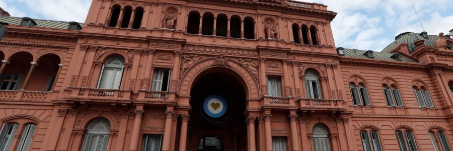 La cantidad de personas que cobran salario de la Nación y de las provincias es la más alta de los últimos diez años