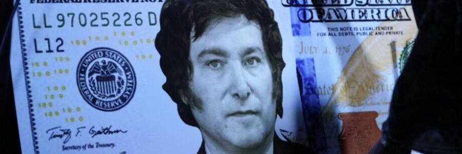 La dolarización que estudia Milei: modelo ecuatoriano, sin préstamos del exterior y 16 meses de implementación