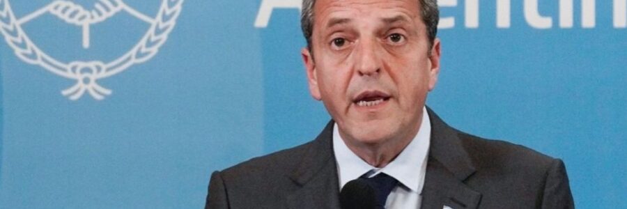 Para luego de las PASO, Sergio Massa prevé establecer una suma fija para trabajadores en relación de dependencia