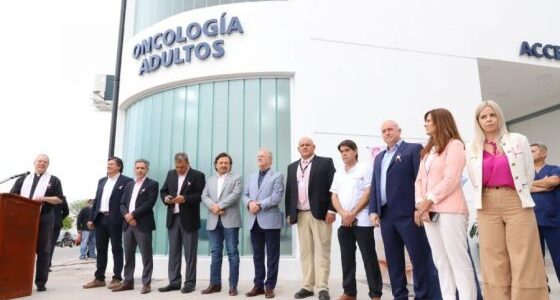 Sáenz puso en funcionamiento el nuevo sector de Oncología para Mujeres en el Hospital Público Materno Infantil