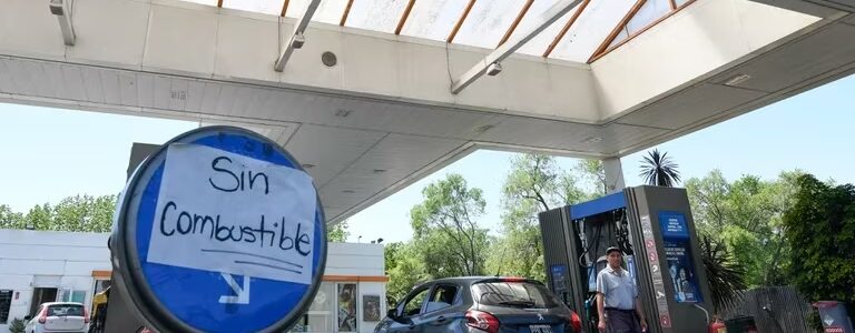Las petroleras le presentaron un plan al Gobierno y aseguraron que el abastecimiento de nafta se está normalizando
