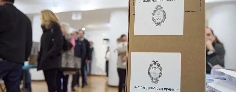 Pacto entre Macri y Milei: el PRO movilizará a sus fiscales para cuidar los votos del libertario