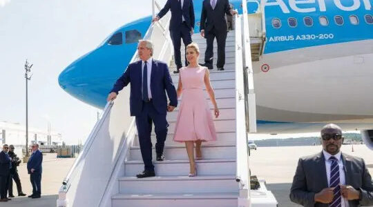 A dos semanas de las elecciones, Alberto Fernández encara su último viaje internacional
