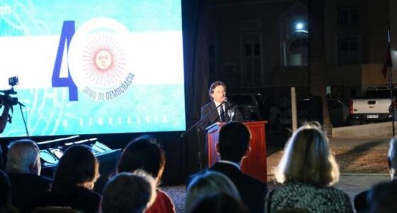 A 40 años de la democracia: Gustavo Sáenz presidió los homenajes en la Legislatura salteña