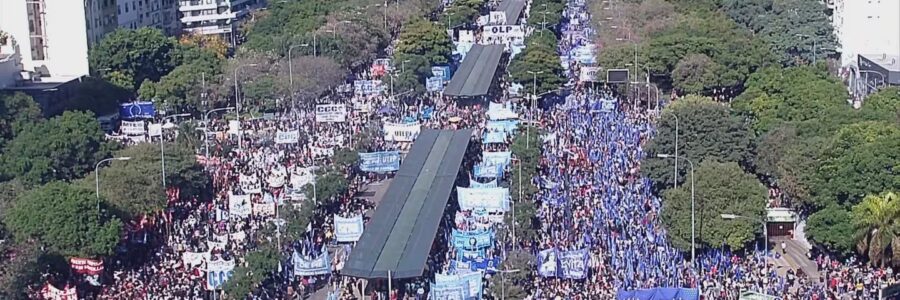 Piqueteros le exigen a Massa el pago del medio aguinaldo para planes sociales antes del cambio de gobierno
