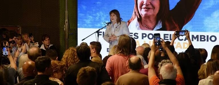 Bullrich compartió un acto con el espacio de Milei y pidió “ponerse el cuchillo entre los dientes” para cuidar el voto