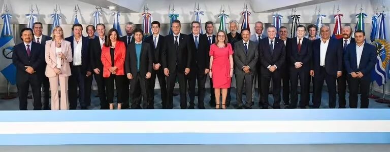 Los gobernadores peronistas y sus aliados preparan una cumbre para sentar posición ante el nuevo gobierno de Milei
