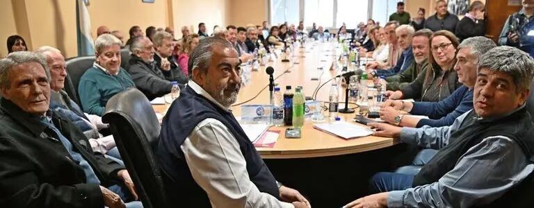 En medio del malestar de estatales y aeronáuticos, la CGT discutirá cómo será su relación con el gobierno de Milei