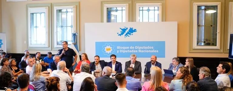 Los gobernadores les pidieron a los legisladores del PJ fortalecer la unidad para frenar el DNU y la ley ómnibus de Milei